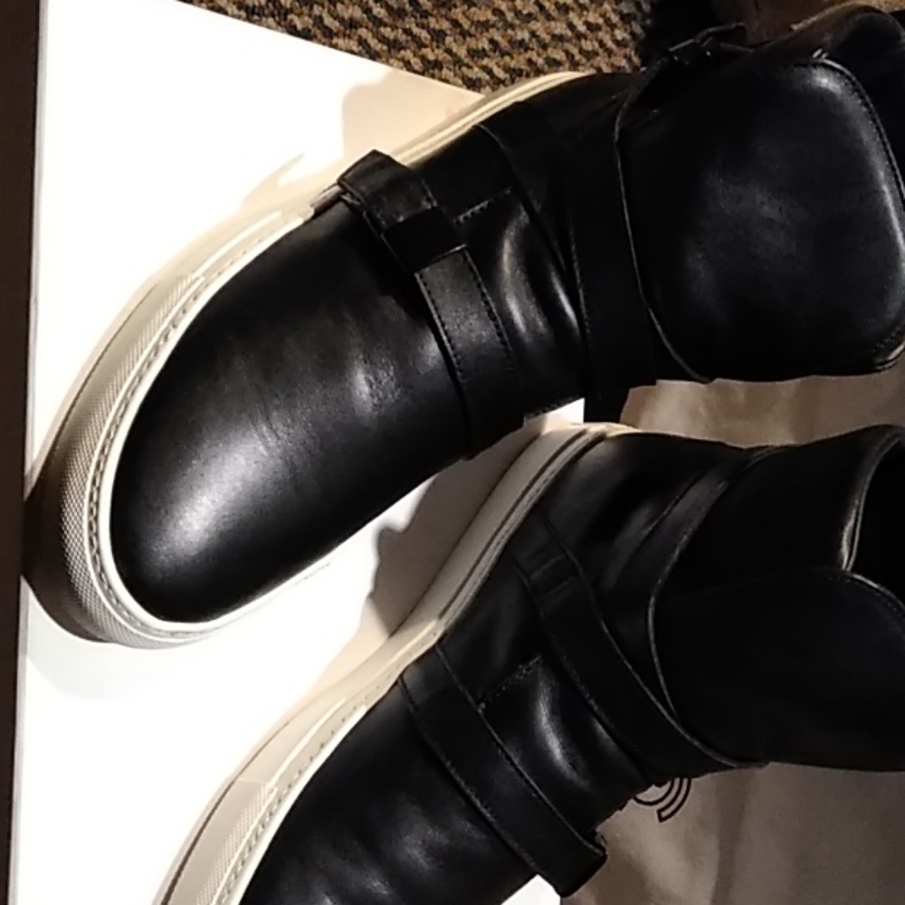 Sz 10.5 Us  sz43 black leather sneakers